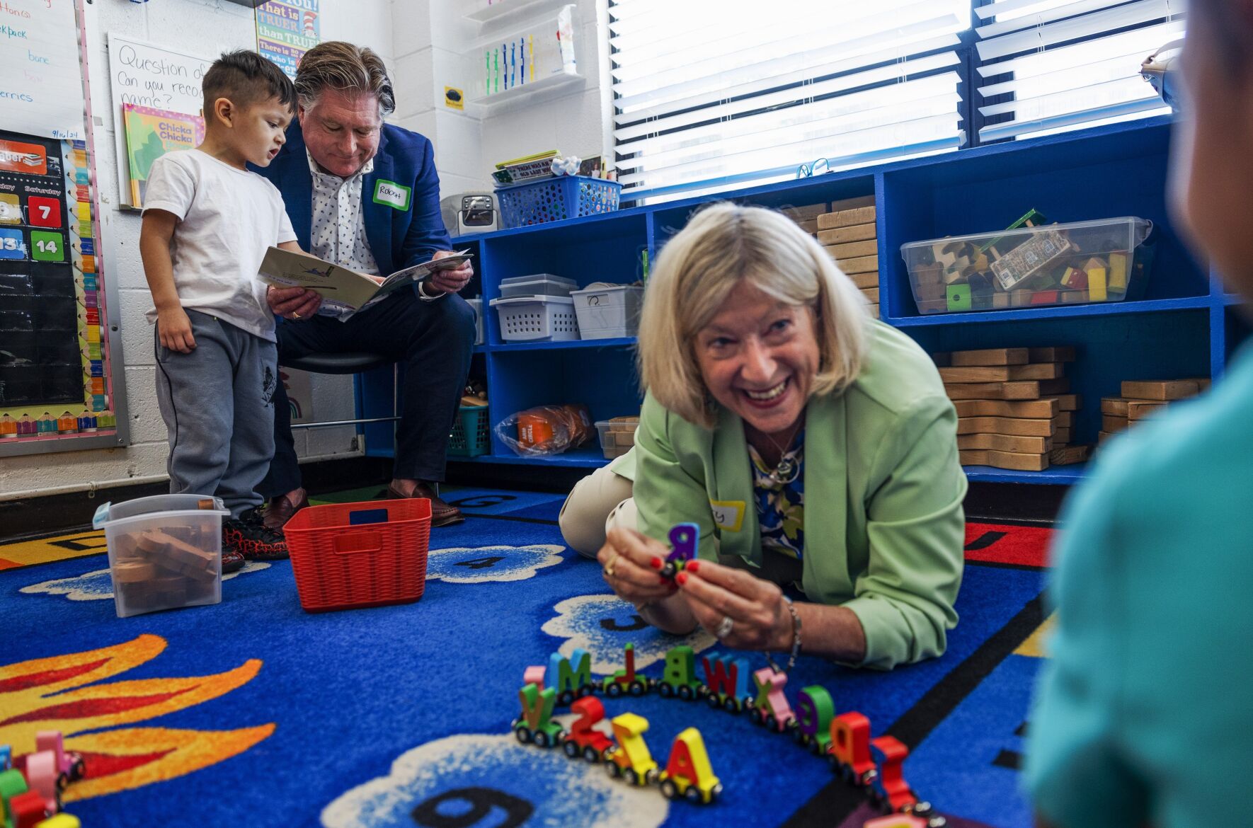 Missouri judges read with kids at local head start school